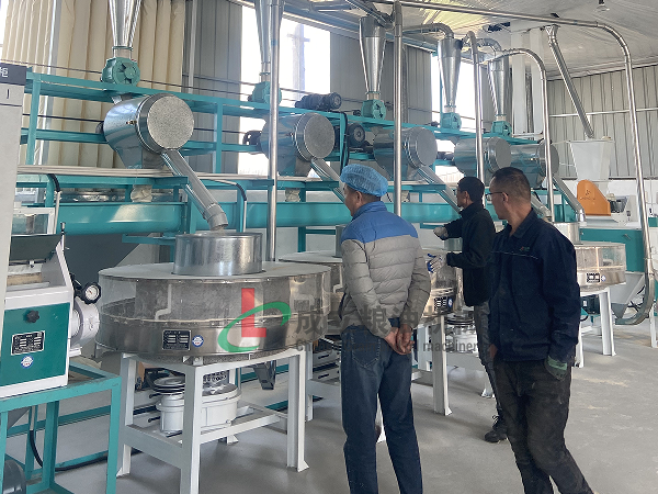 鶴壁客戶訂購(gòu)4+2組石磨面粉機(jī)，運(yùn)行良好